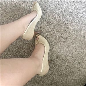Steve Madden peep toe tweed gold heels